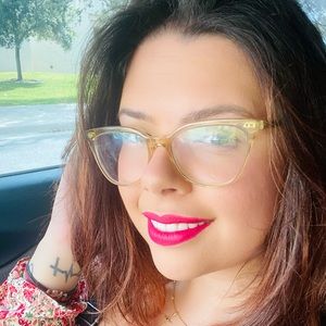 Meet your Posher, Flavia